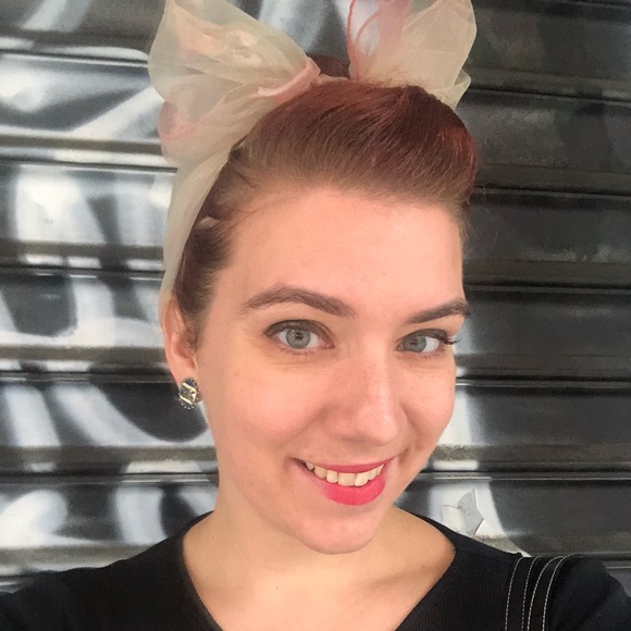 Meet your Posher, Lauren - Picture 1 of 1